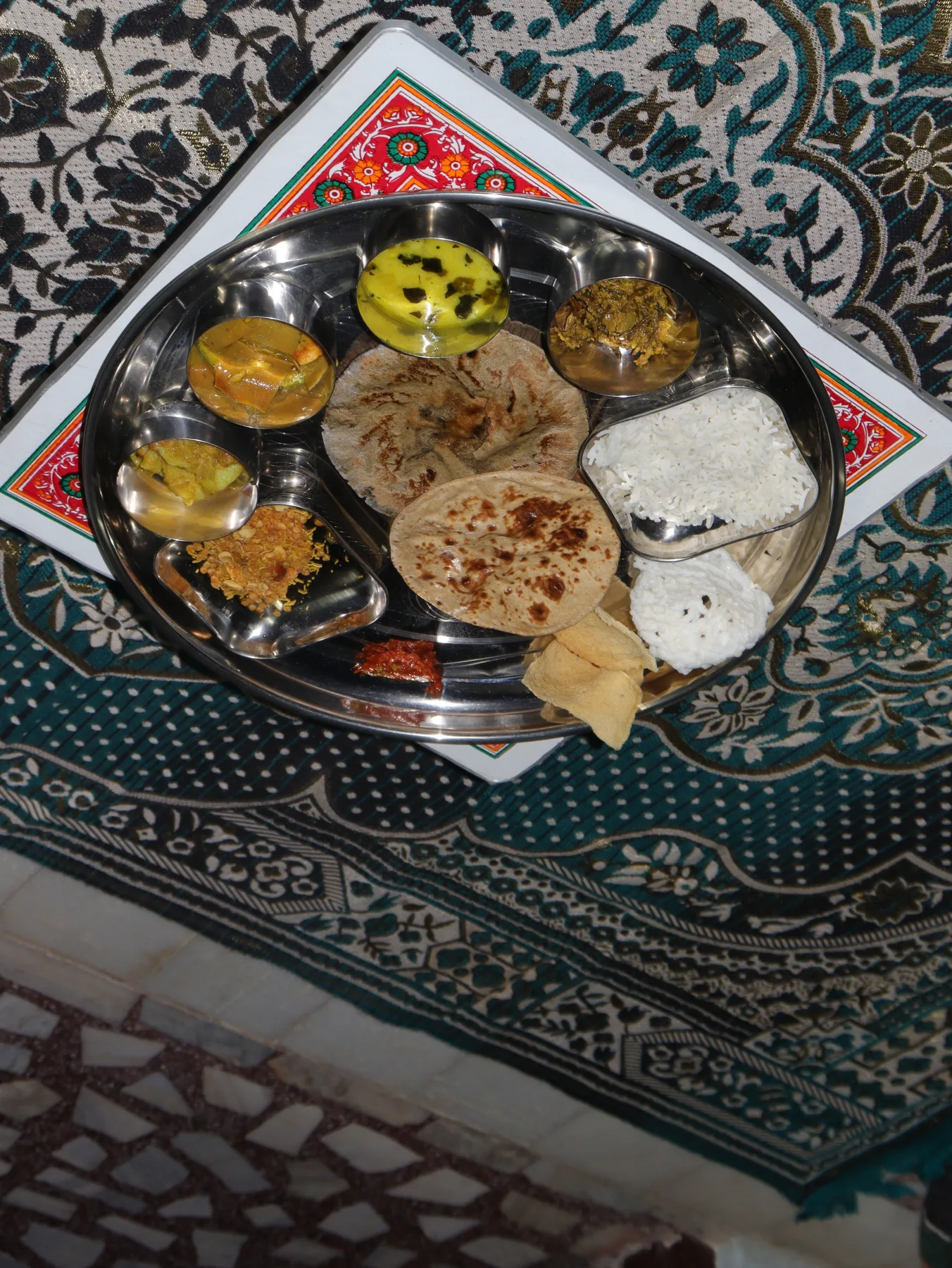 Thali servi à Shyampura