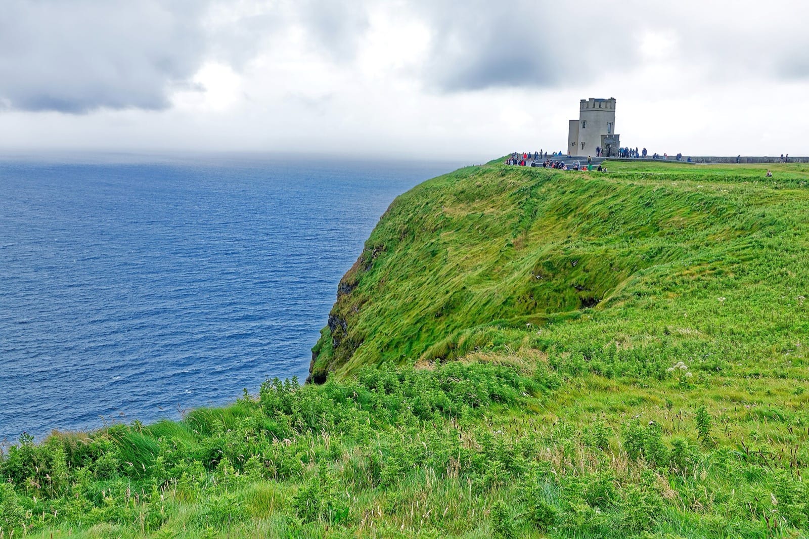 Falaises de Moher sur la côte sauvage d'Irlande