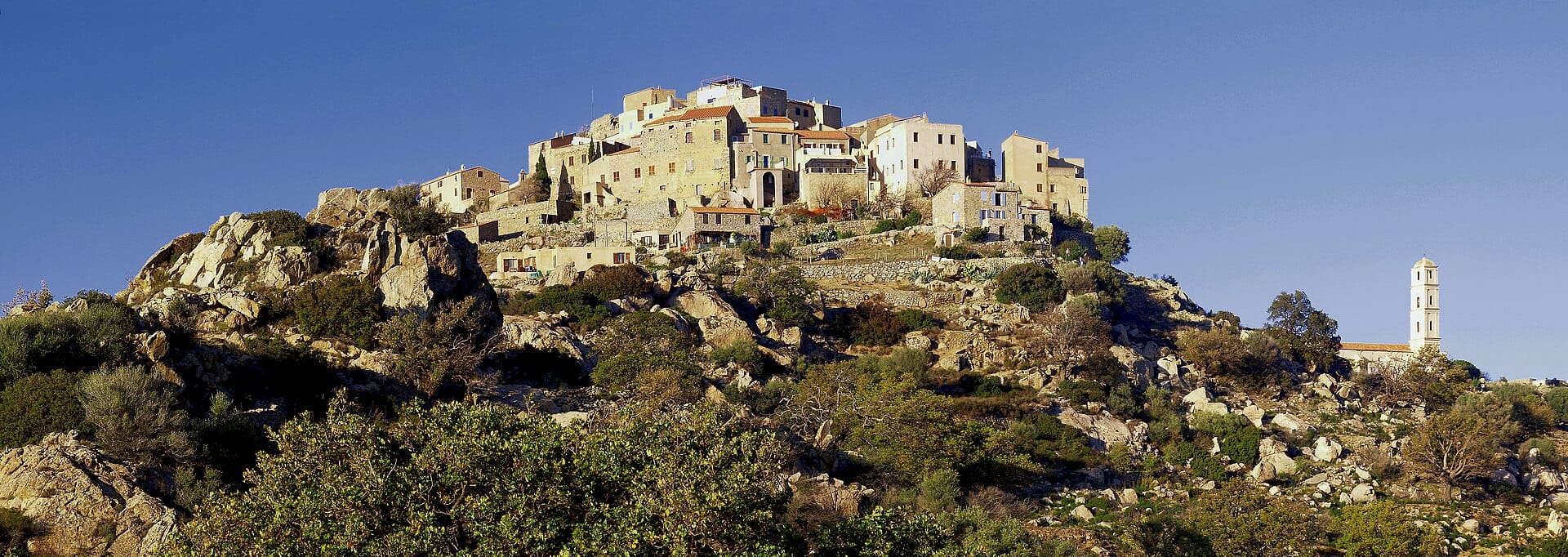 Village de Sant'Antonino en Balagne, Corse - voyage sur mesure Corse
