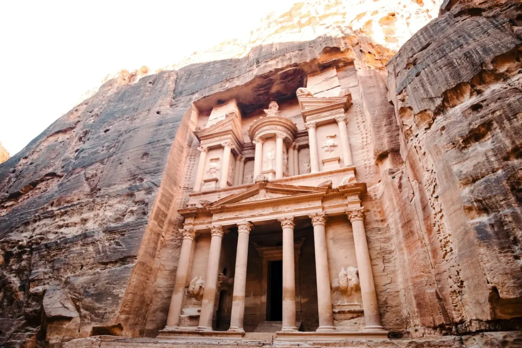 Le Trésor de Petra en Jordanie, sculpté dans la roche rose